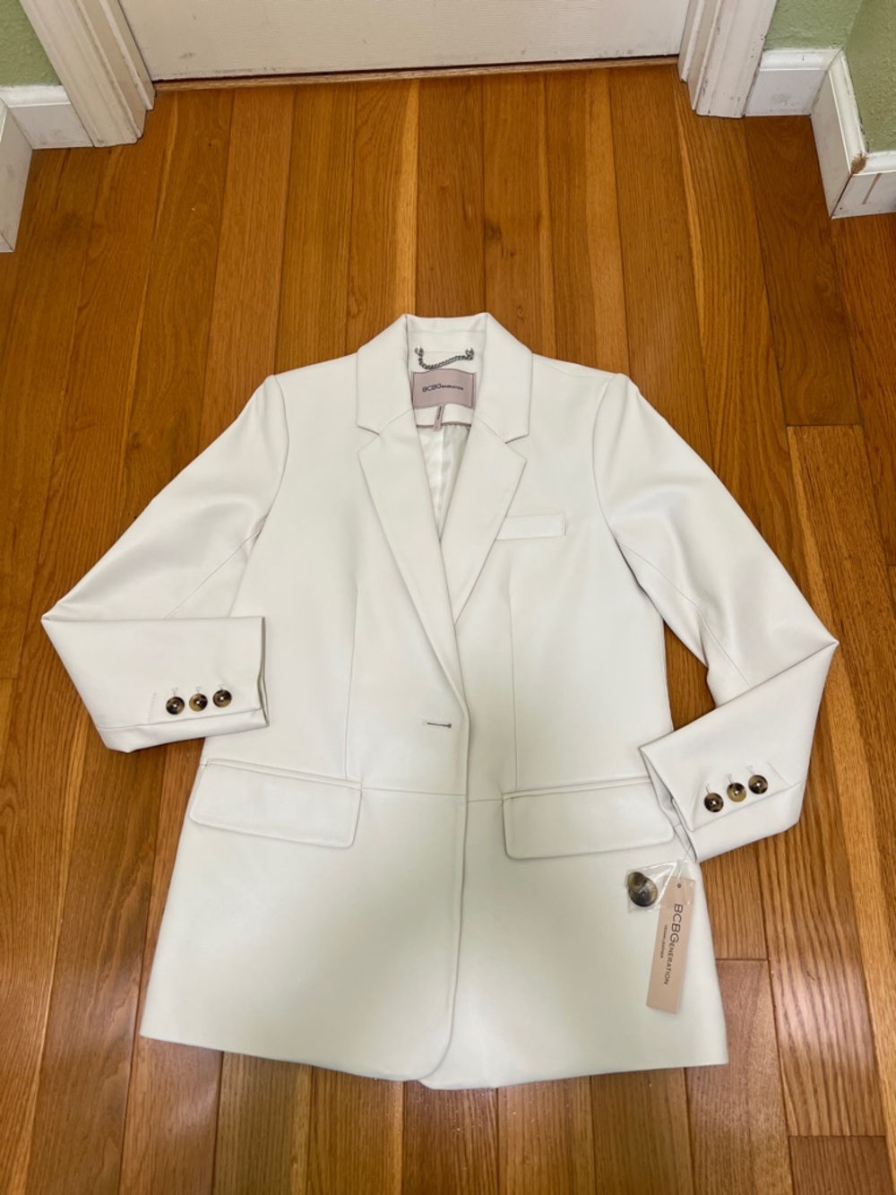 BCBGMaxAzria White Tailored Single-Button Blazer